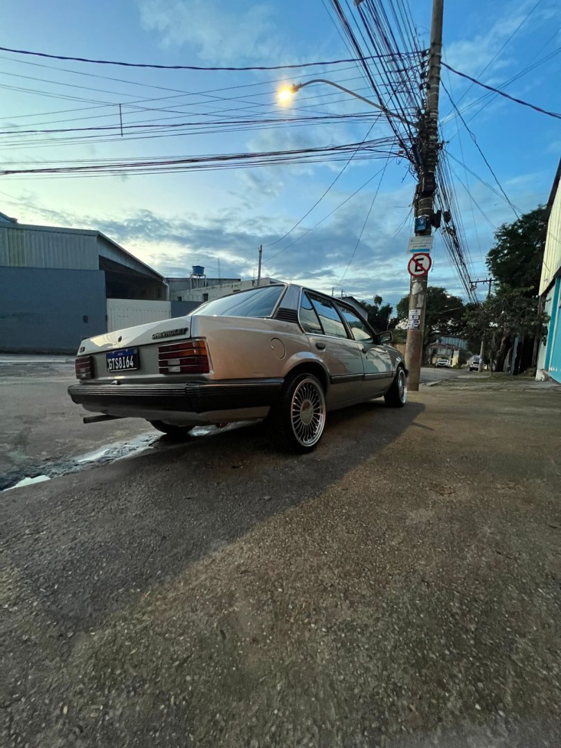 Foto do veículo Chevrolet Monza 3